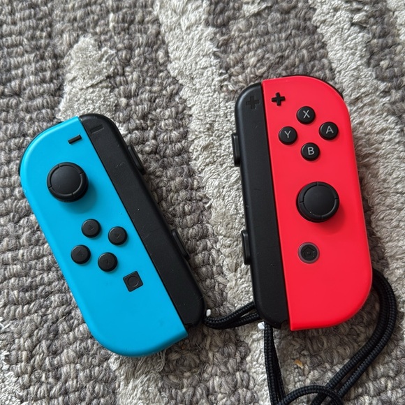 Nintendo Switch Console, Game, Extra Controllers - Picture 7 of 11